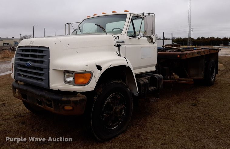 image for item DP2571 1997 Ford F800 flatbed truck