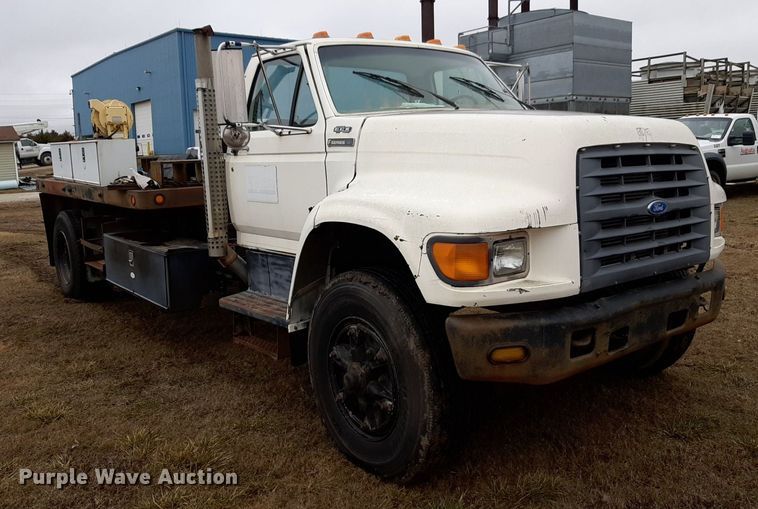 image for item DP2571 1997 Ford F800 flatbed truck