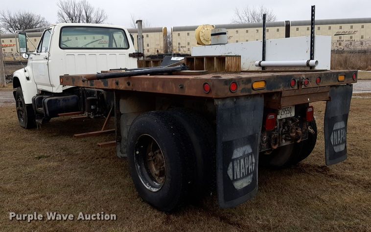 image for item DP2571 1997 Ford F800 flatbed truck