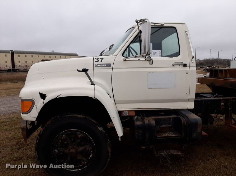 image for item DP2571 1997 Ford F800 flatbed truck