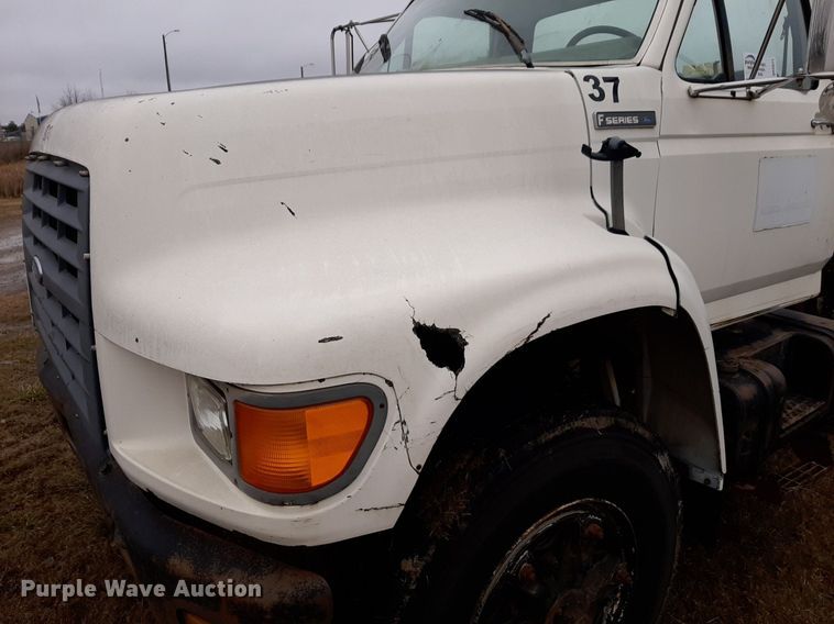 image for item DP2571 1997 Ford F800 flatbed truck