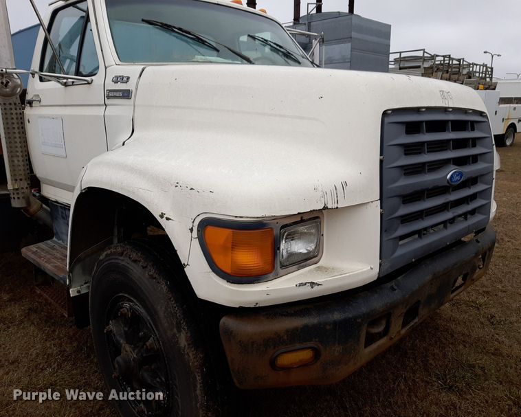 image for item DP2571 1997 Ford F800 flatbed truck