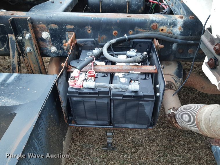 image for item DP2571 1997 Ford F800 flatbed truck