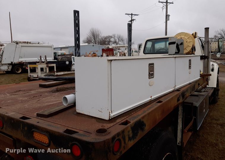 image for item DP2571 1997 Ford F800 flatbed truck