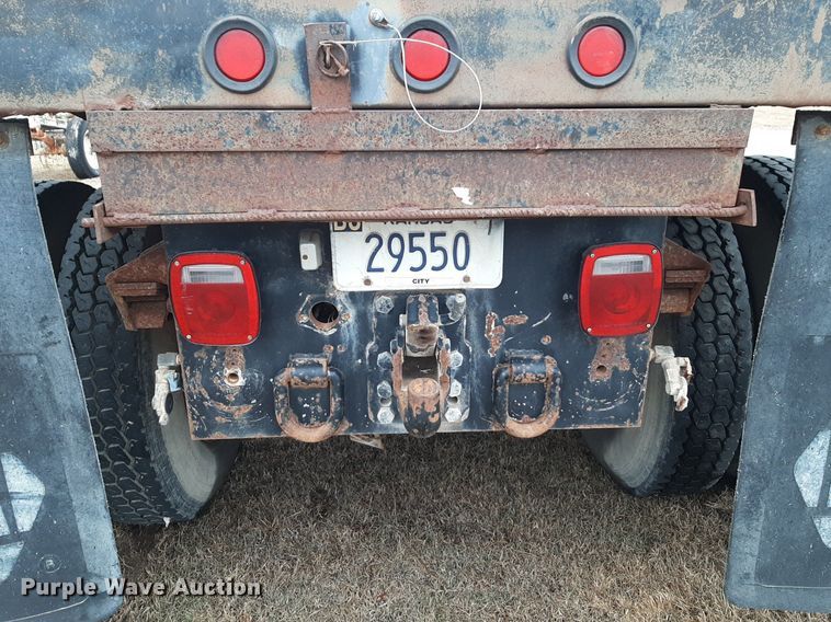 image for item DP2571 1997 Ford F800 flatbed truck