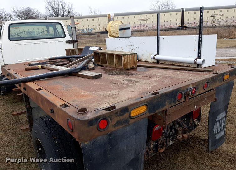 image for item DP2571 1997 Ford F800 flatbed truck