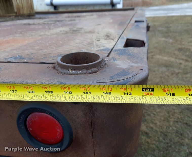 image for item DP2571 1997 Ford F800 flatbed truck