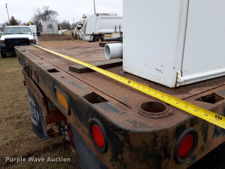 image for item DP2571 1997 Ford F800 flatbed truck