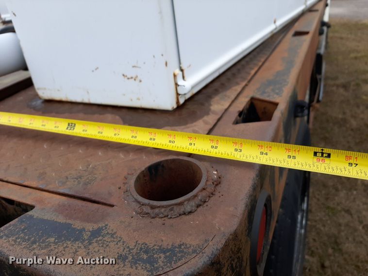 image for item DP2571 1997 Ford F800 flatbed truck