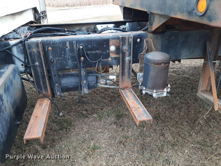 image for item DP2571 1997 Ford F800 flatbed truck