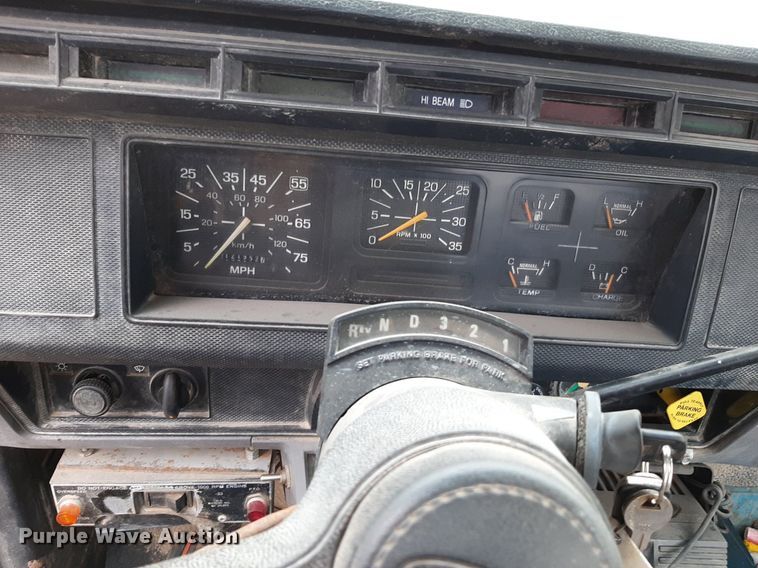 image for item DP2571 1997 Ford F800 flatbed truck