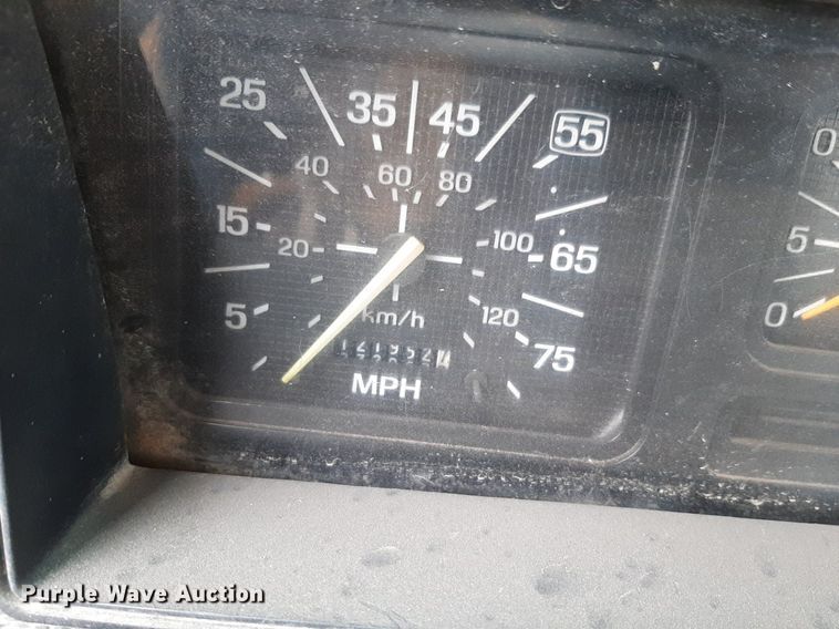 image for item DP2571 1997 Ford F800 flatbed truck