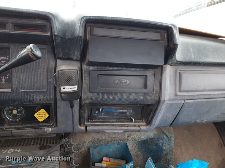 image for item DP2571 1997 Ford F800 flatbed truck