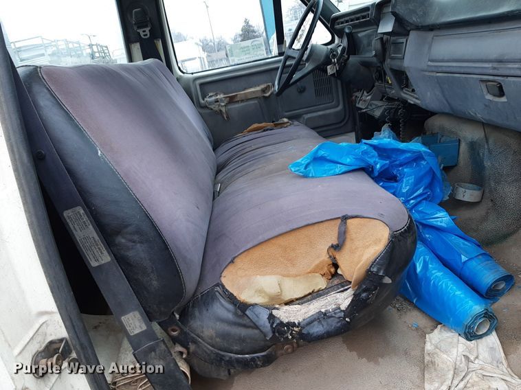 image for item DP2571 1997 Ford F800 flatbed truck