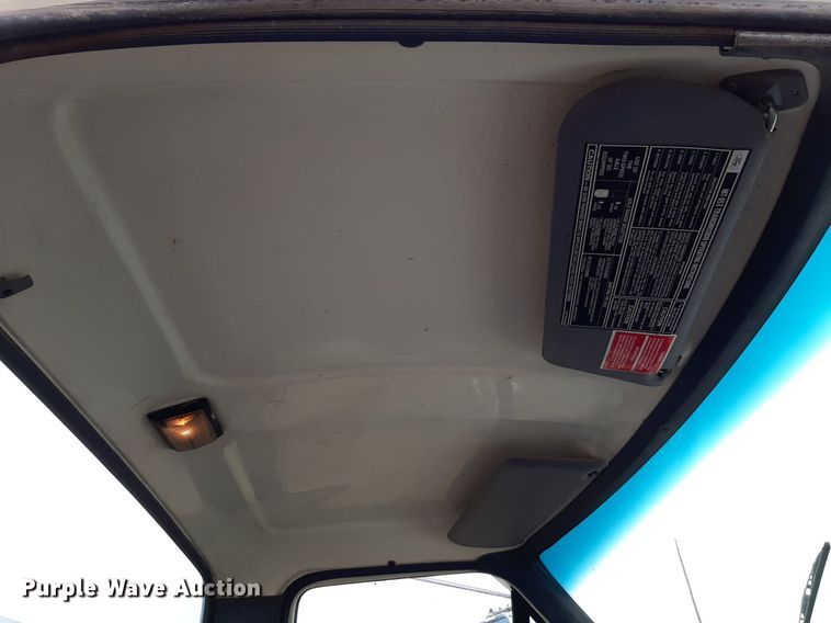 image for item DP2571 1997 Ford F800 flatbed truck