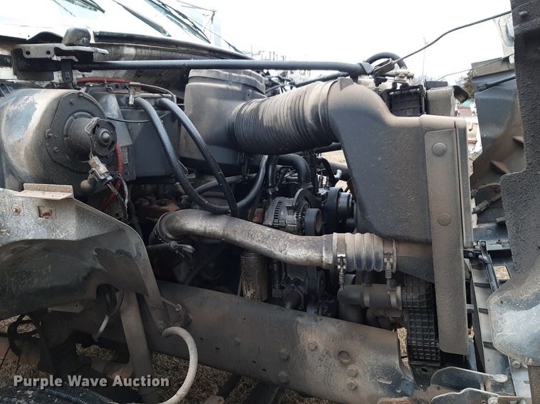 image for item DP2571 1997 Ford F800 flatbed truck