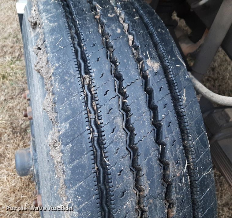 image for item DP2571 1997 Ford F800 flatbed truck