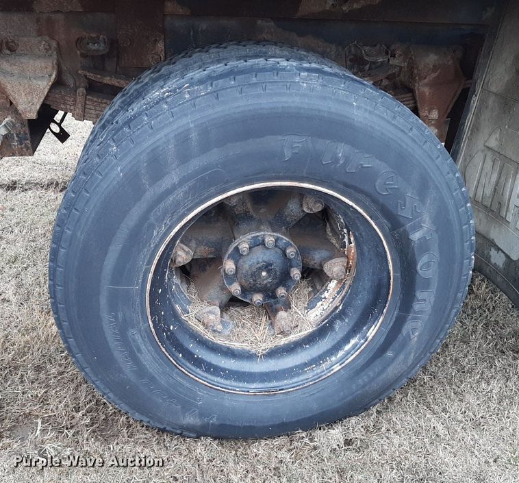 image for item DP2571 1997 Ford F800 flatbed truck