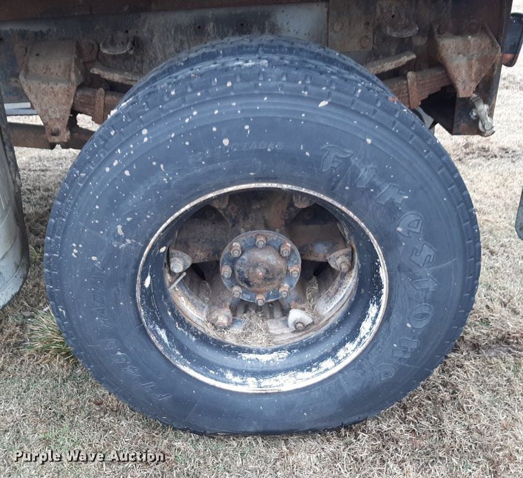 image for item DP2571 1997 Ford F800 flatbed truck