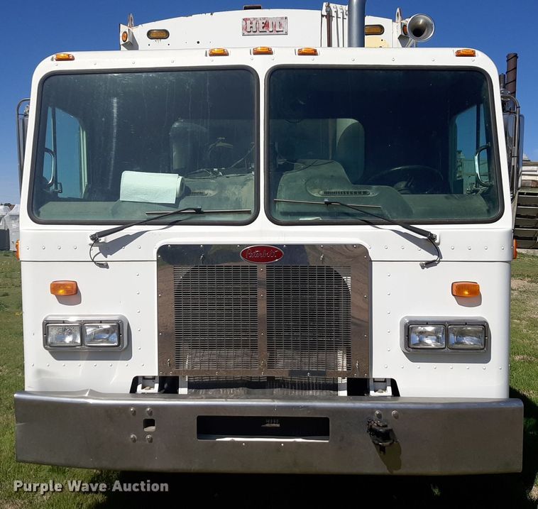 image for item DP2574 2006 Peterbilt 320 refuse truck