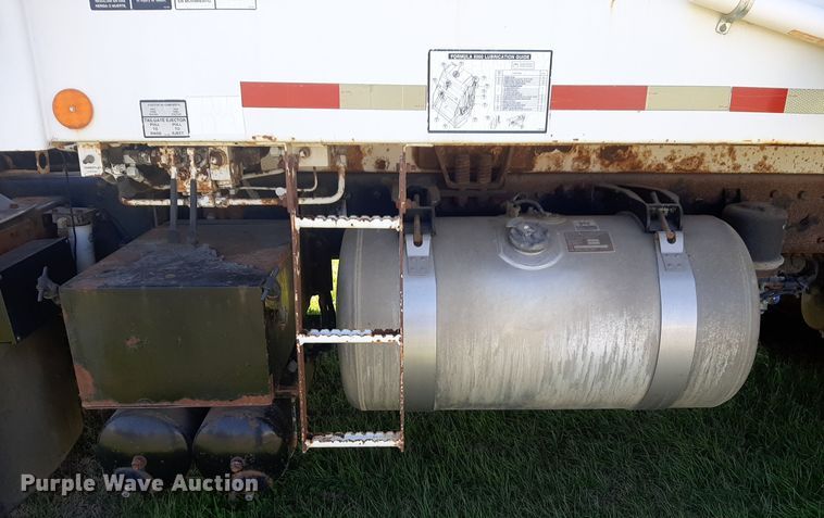 image for item DP2574 2006 Peterbilt 320 refuse truck