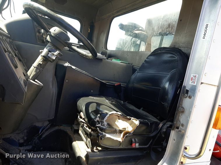 image for item DP2574 2006 Peterbilt 320 refuse truck