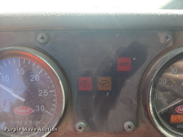 image for item DP2574 2006 Peterbilt 320 refuse truck