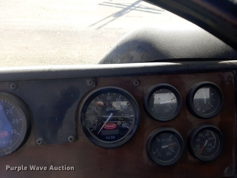 image for item DP2574 2006 Peterbilt 320 refuse truck