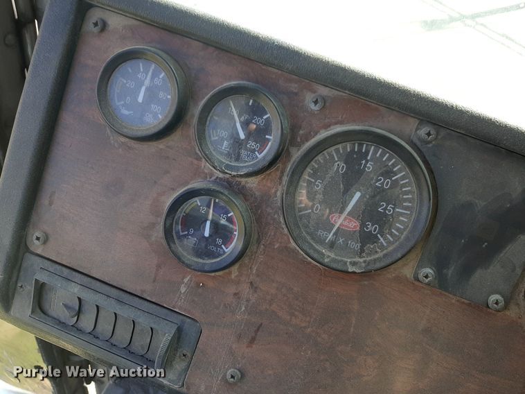 image for item DP2574 2006 Peterbilt 320 refuse truck