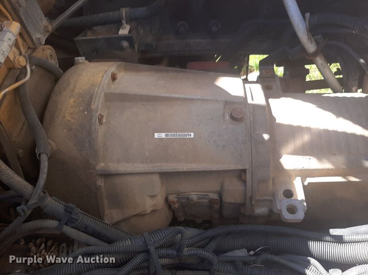 image for item DP2574 2006 Peterbilt 320 refuse truck