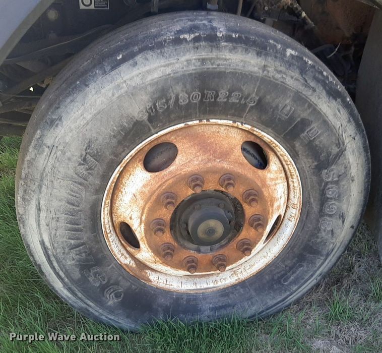 image for item DP2574 2006 Peterbilt 320 refuse truck