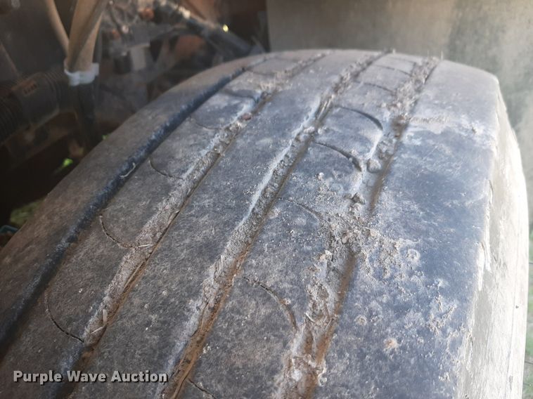 image for item DP2574 2006 Peterbilt 320 refuse truck