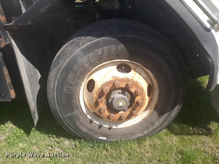 image for item DP2574 2006 Peterbilt 320 refuse truck