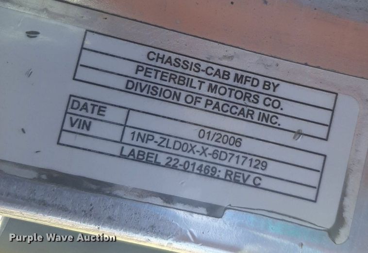 image for item DP2574 2006 Peterbilt 320 refuse truck