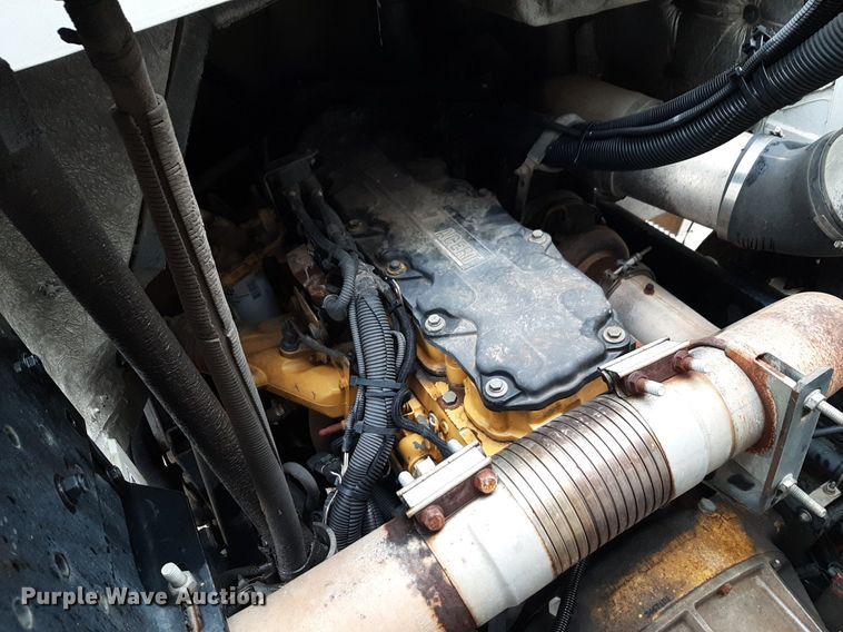 image for item DP2574 2006 Peterbilt 320 refuse truck