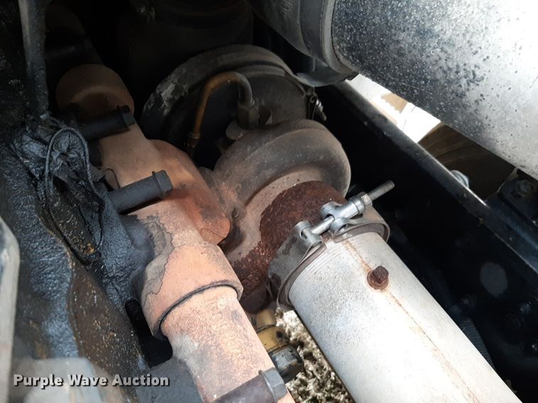 image for item DP2574 2006 Peterbilt 320 refuse truck