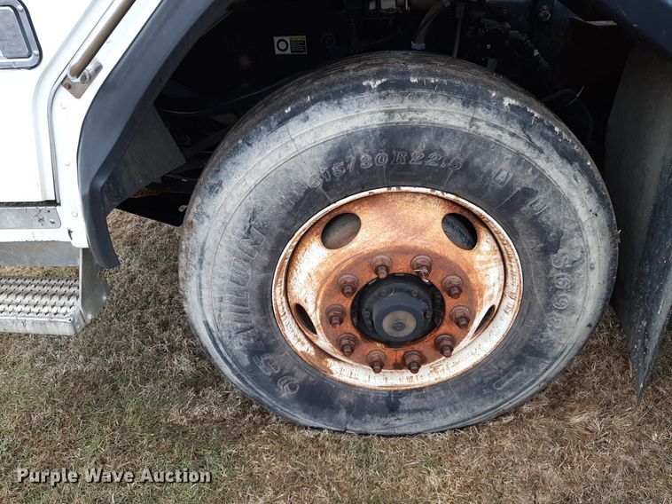 image for item DP2574 2006 Peterbilt 320 refuse truck