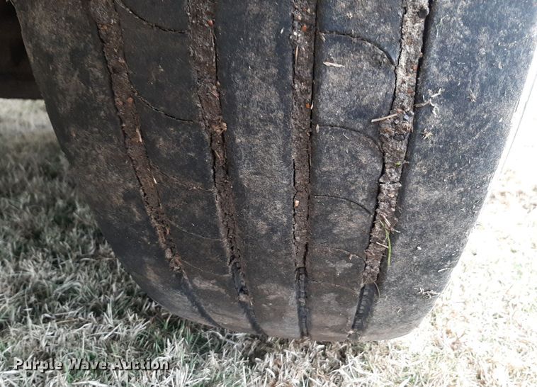 image for item DP2574 2006 Peterbilt 320 refuse truck