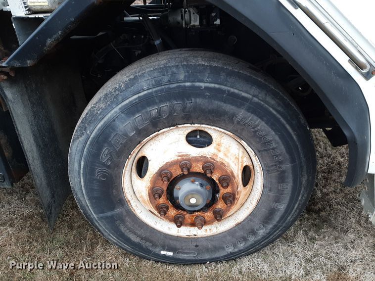 image for item DP2574 2006 Peterbilt 320 refuse truck