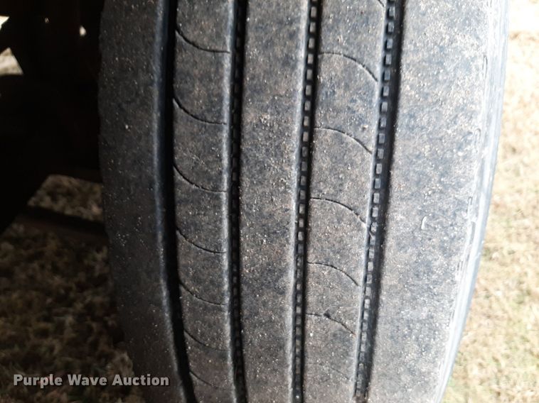 image for item DP2574 2006 Peterbilt 320 refuse truck