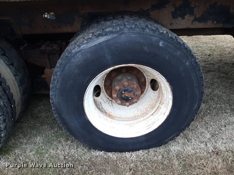 image for item DP2574 2006 Peterbilt 320 refuse truck