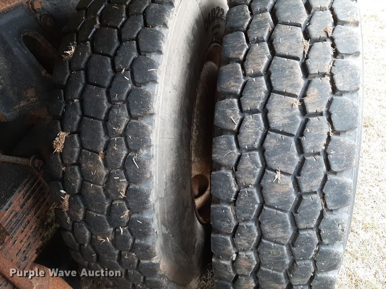 image for item DP2574 2006 Peterbilt 320 refuse truck