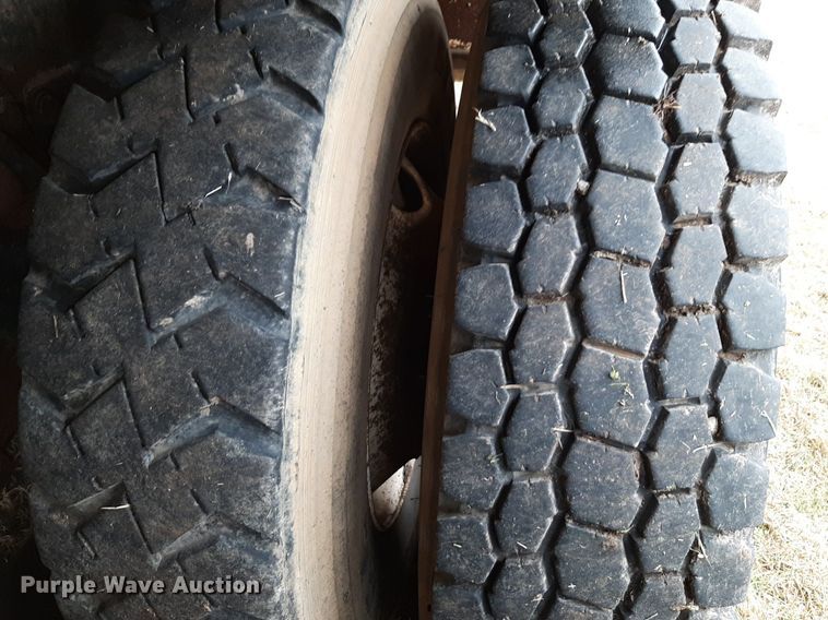 image for item DP2574 2006 Peterbilt 320 refuse truck