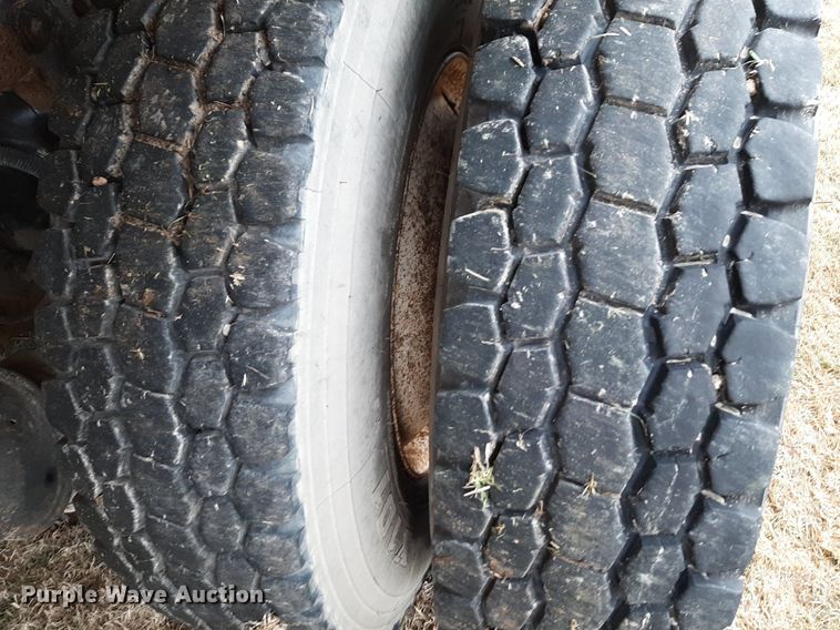 image for item DP2574 2006 Peterbilt 320 refuse truck