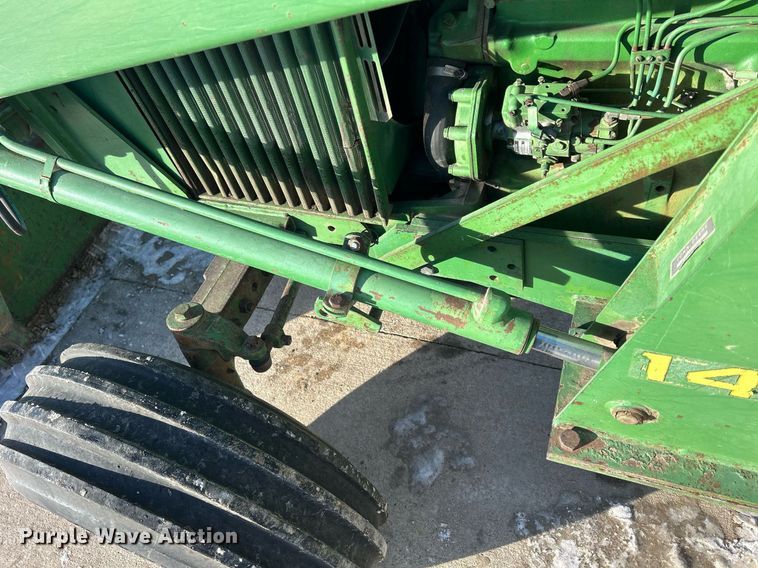 image for item DQ1083 John Deere 2640 tractor