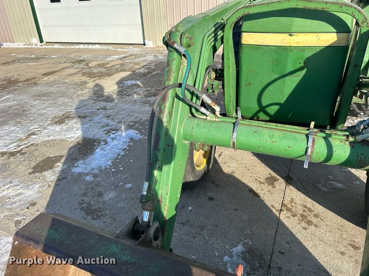 image for item DQ1083 John Deere 2640 tractor