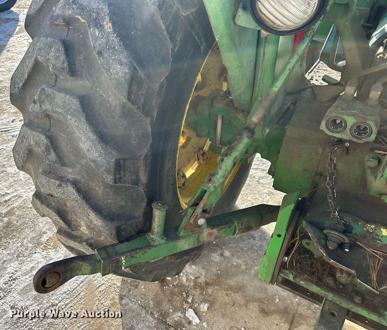 image for item DQ1083 John Deere 2640 tractor