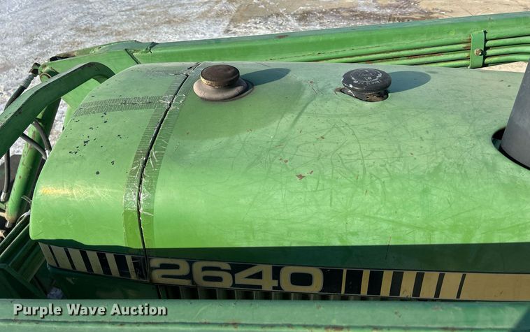 image for item DQ1083 John Deere 2640 tractor