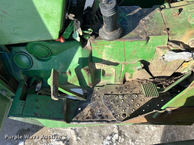 image for item DQ1083 John Deere 2640 tractor