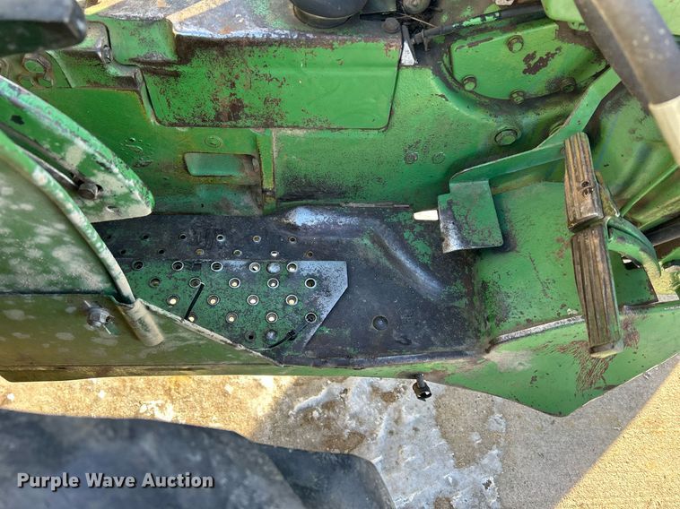 image for item DQ1083 John Deere 2640 tractor